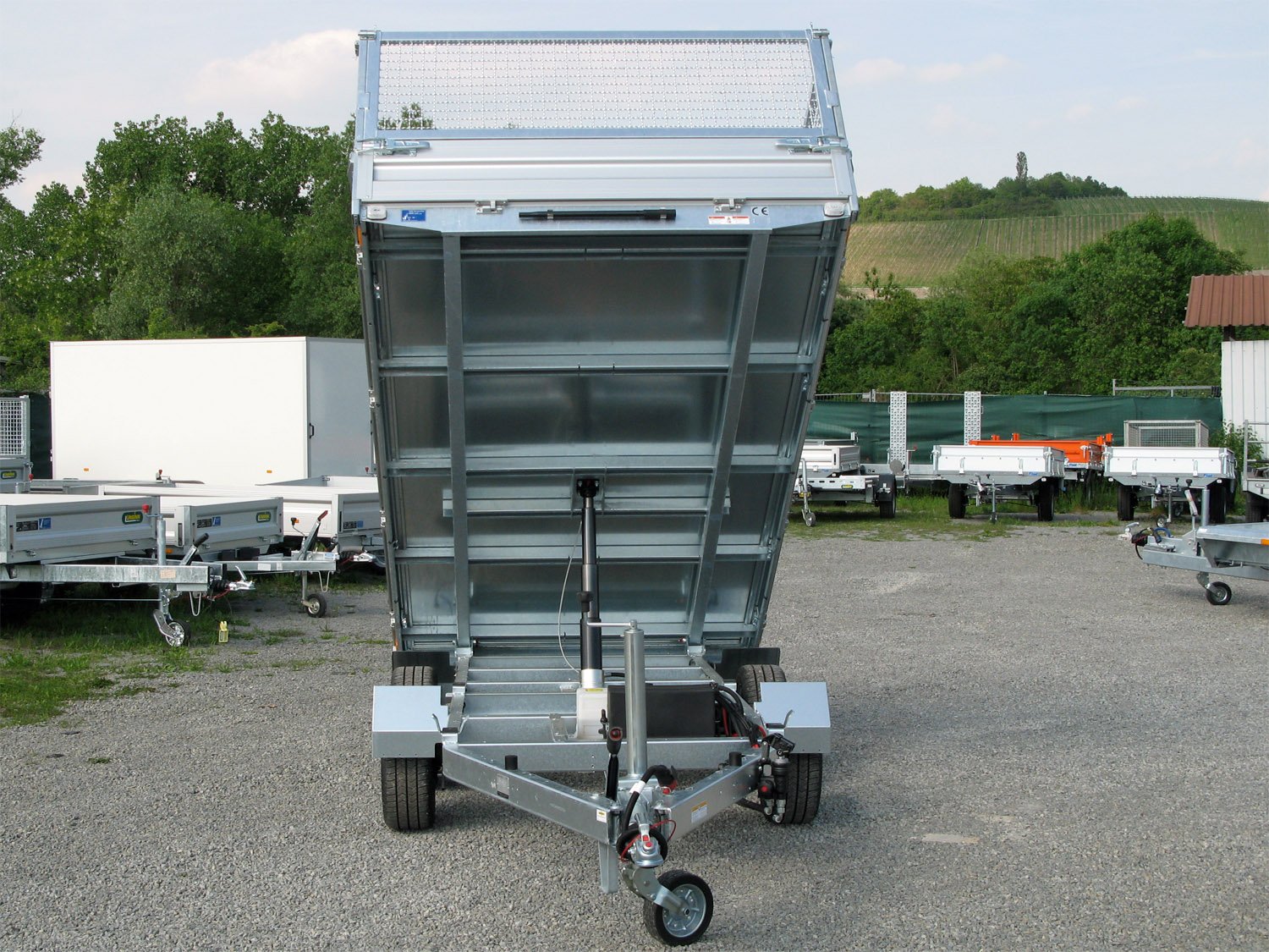 Humbaur HUK 303117 E-Pumpe Gitteraufsatz – Rückwärtskipper – 3000 kg – Bild 5