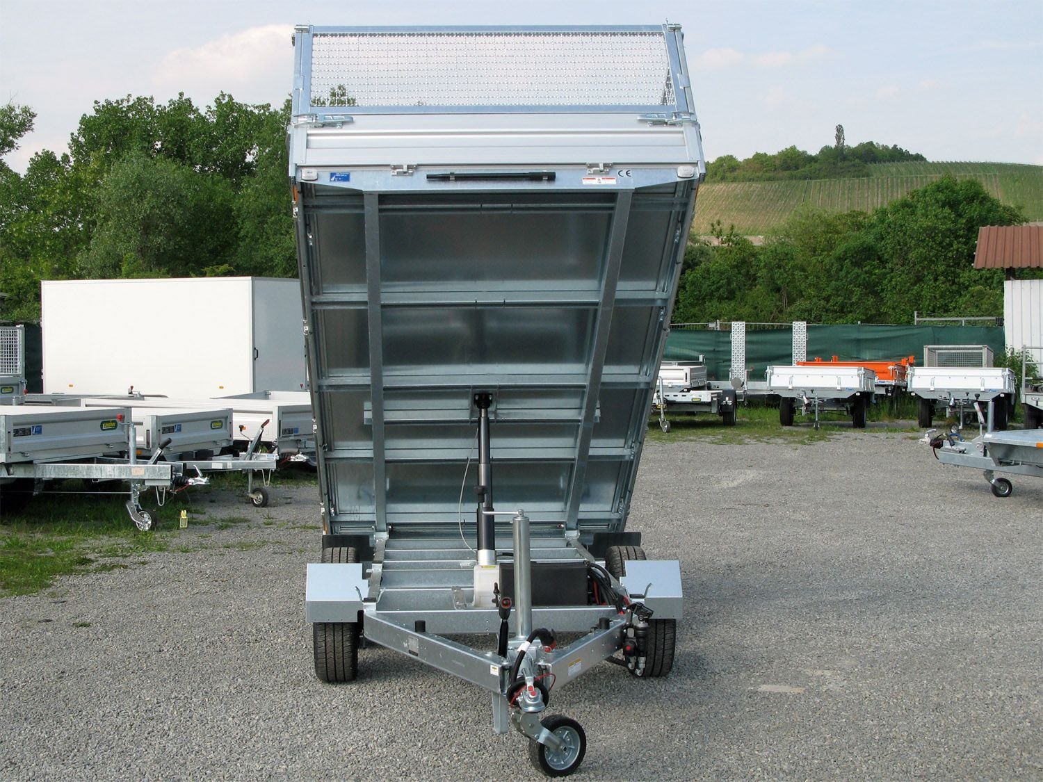 Humbaur HUK 303117 E-Pumpe Gitteraufsatz – Rückwärtskipper – 3000 kg – Bild 6