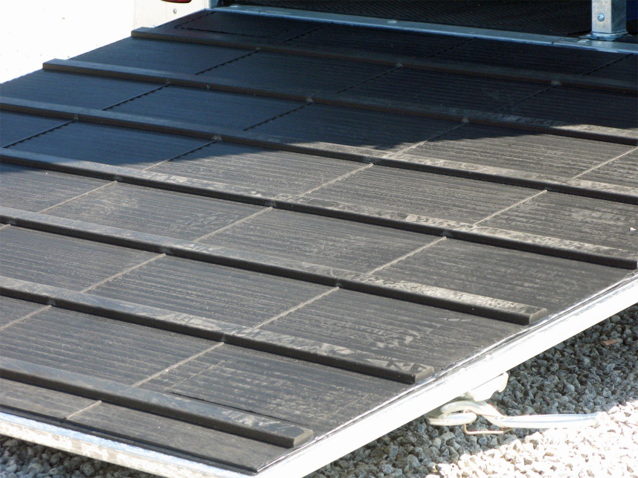 Humbaur Equitos Alu Plus 2000 – Pferdeanhänger – 2000 kg – Bild 18