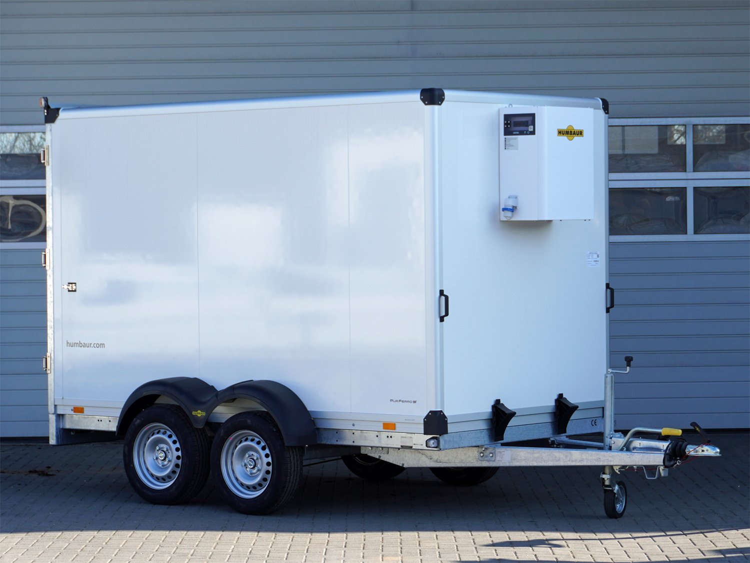 Humbaur HK 25 32 18 – 20 PF30 – Kühlkoffer – 2500 kg