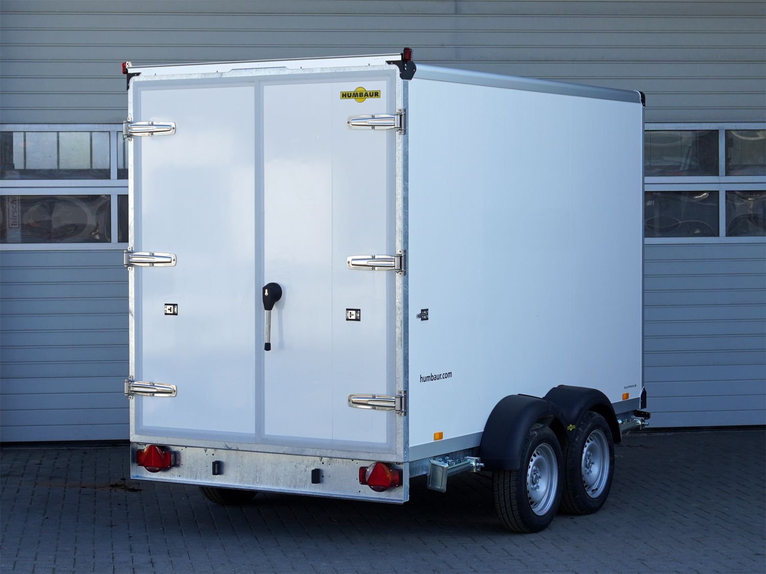 Humbaur HGK 25 32 18 – 21 PF 60 Deluxe – Kühlkoffer – 2.500 kg – Bild 4