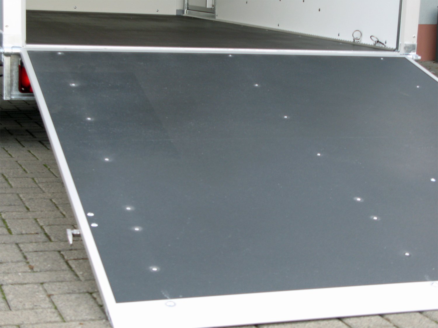 Saris GO 356 169 180 2700 2 – Kofferanhänger – 2000 kg – Bild 13