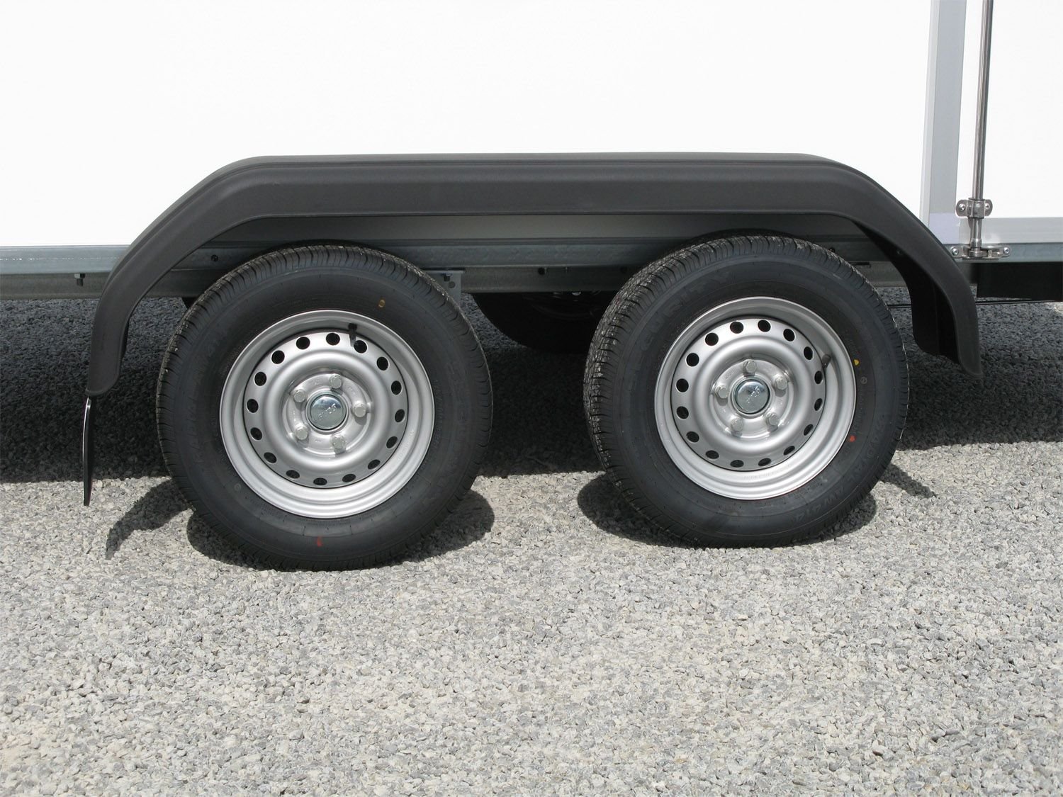 Saris FW 2000 Rampe Seitentüre – Kofferanhänger – 2000 kg – Bild 22