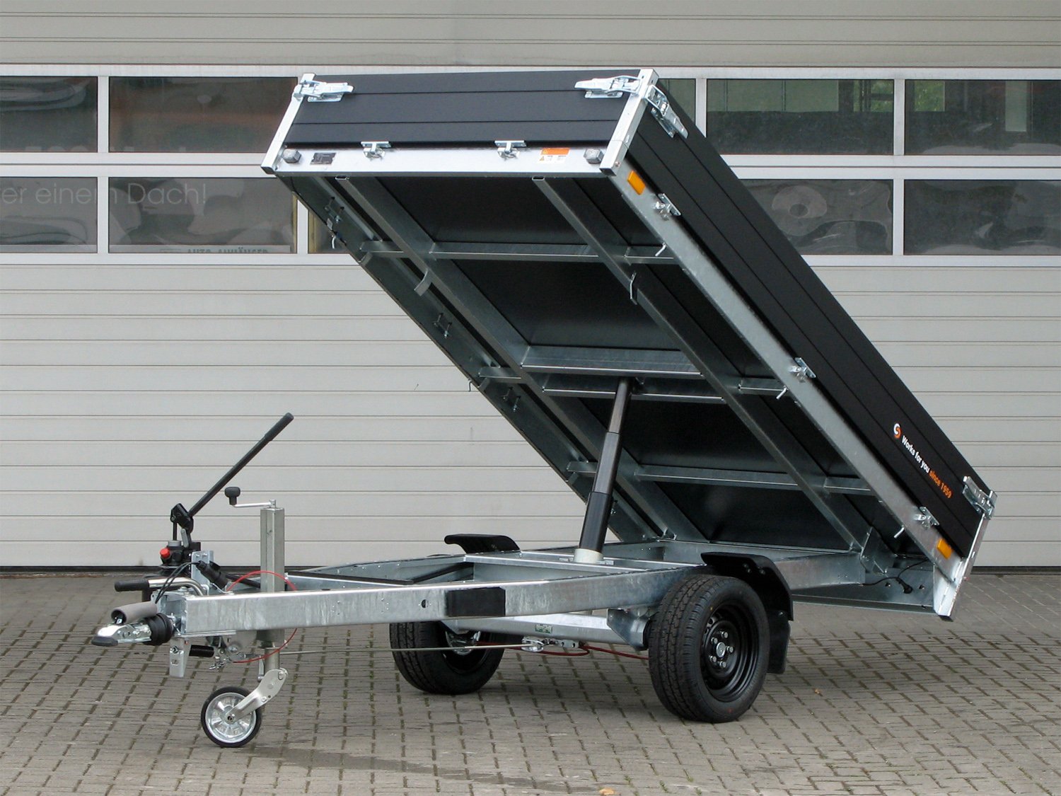 Saris K1-256-150-1500-1 Black Edition – Rückwärtskipper – 1500 kg