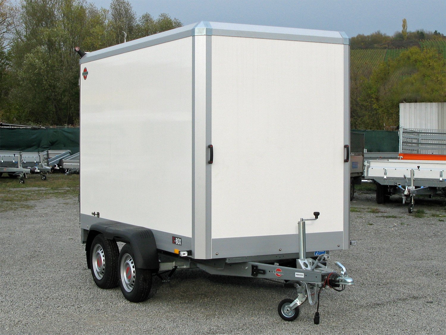 STEMA S-BOX STPK O2 27-25-15.2.S18.2 – Kofferanhänger 2700 kg